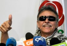 Exjefe guerrillero requerido por EEUU juramenta como congresista en Colombia