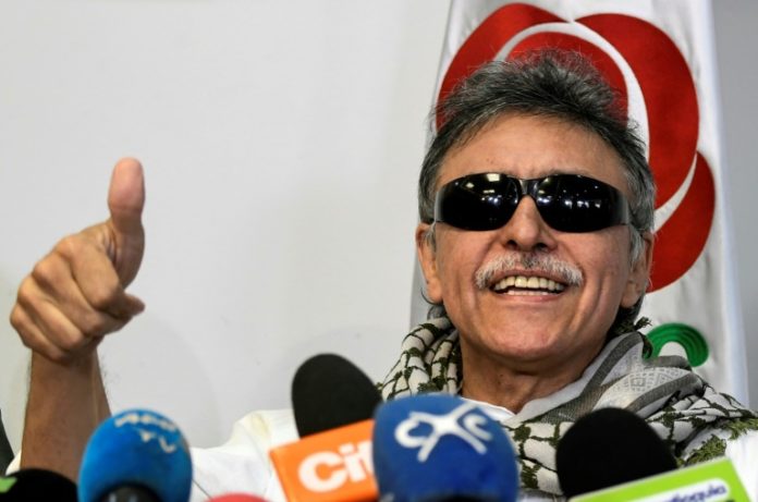 Exjefe guerrillero requerido por EEUU juramenta como congresista en Colombia