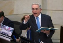 Expresidente Uribe apoya 'suprimir' justicia de paz en Colombia mediante referendo