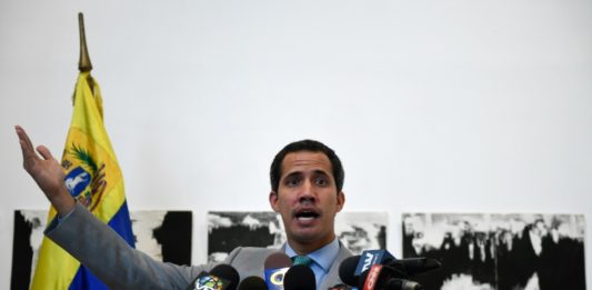 Guaidó denuncia muerte de militar detenido por presunto complot contra Maduro