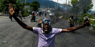 Haitianos vuelven a salir a las calles para exigir renuncia del presidente