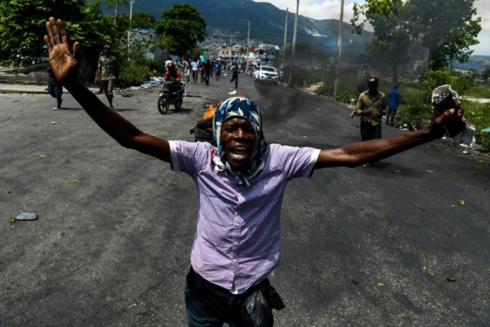 Haitianos vuelven a salir a las calles para exigir renuncia del presidente