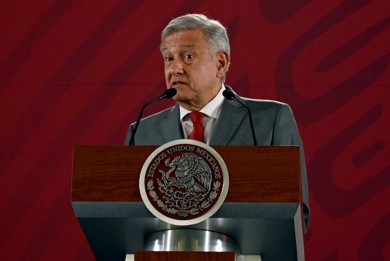 López Obrador inaugura obras de polémica refinería en el sur de México