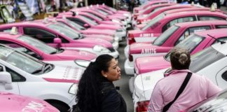Miles de taxistas protestan en México contra Uber y otras plataformas