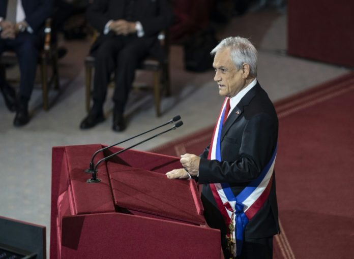 Piñera propone reducir la cantidad de diputados y senadores de Chile