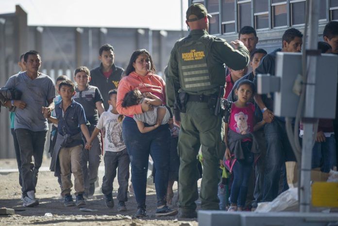 Trump señala avance, pero insuficiente, en diálogo con México por aranceles