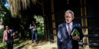 Álvaro Uribe afirma que Venezuela necesita una 'salida de fuerza' y no diálogo
