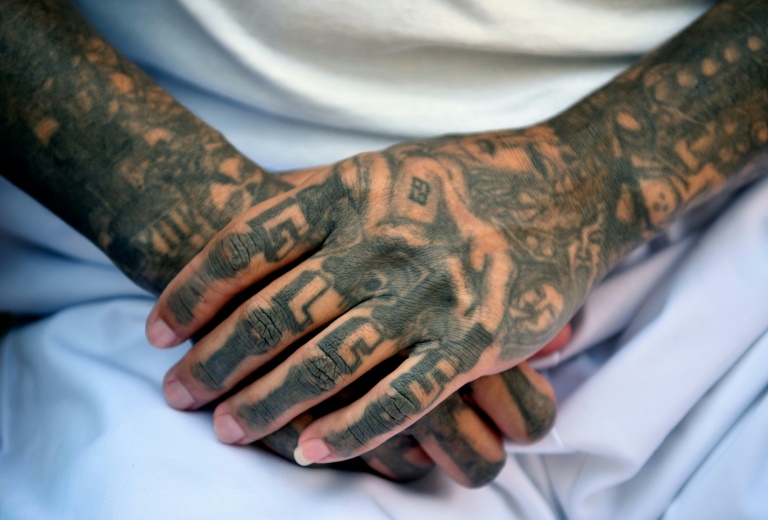 Borrarse los tatuajes, una aspiración de expandilleros en El Salvador