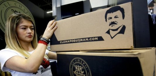 Cinturones, chaquetas y casacas, el mexicano 'Chapo' Guzmán convertido en moda