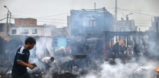 Incendio destruye unas 200 casas en Lima en víspera de Panamericanos
