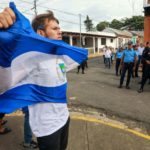 Nicaragüenses exigen justicia en entierro de opositor muerto en operativo policial