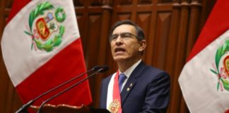 Presidente de Perú propone recortando un año su propio mandato y el de los legisladores, como salida a la "crisis institucional" por la pugna entre ambos poderes