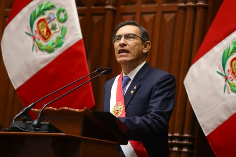 Presidente de Perú propone recortando un año su propio mandato y el de los legisladores, como salida a la 