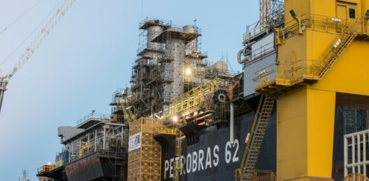 Tribunal Supremo de Brasil ordena a Petrobras abastecer cargueros iraníes