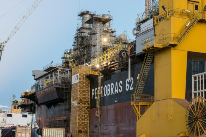 Tribunal Supremo de Brasil ordena a Petrobras abastecer cargueros iraníes