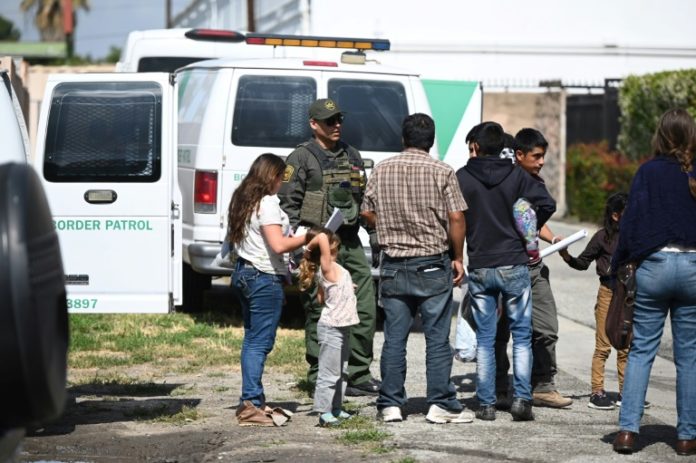 Una jueza bloquea orden de Trump de detener indefinidamente a solicitantes de asilo