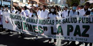 Gobierno declara ilegal huelga parcial de médicos en Bolivia