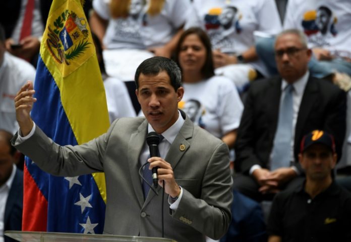 Guaidó denuncia que Constituyente oficialista estudia disolver Parlamento venezolano