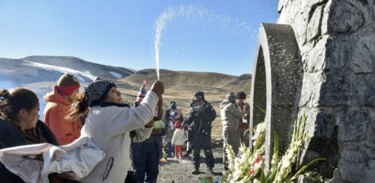 Indígenas bolivianos inician ceremonias religiosas en el mes de la Pachamama