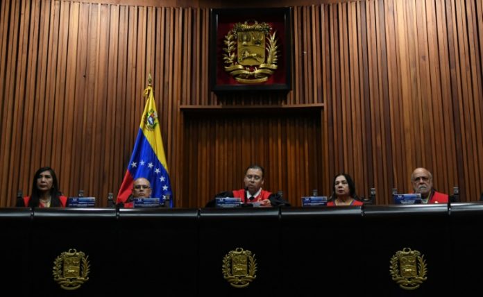 Justicia venezolana amenaza con castigo severo a defensores del bloqueo de EEUU