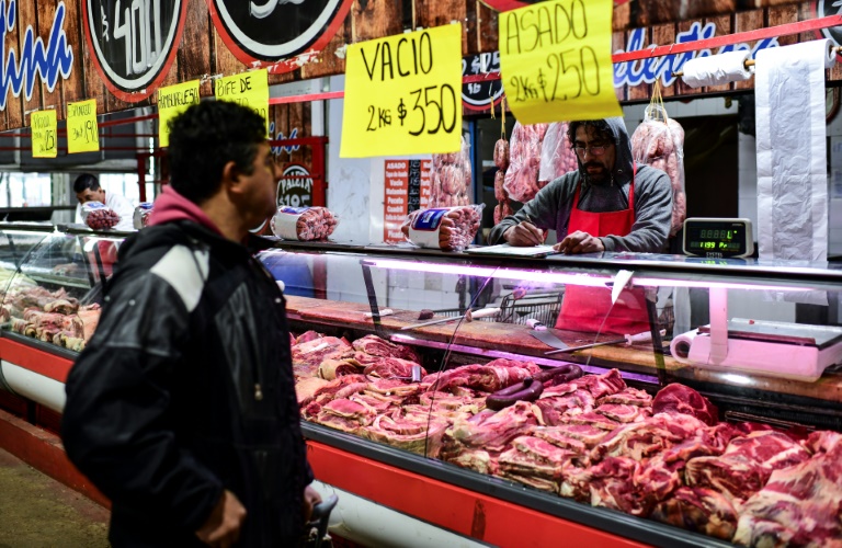 Los argentinos luchan contra una vieja conocida - la inflación