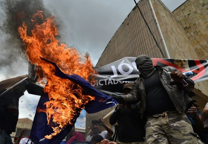 Manifestantes reclaman salida del presidente hondureño por acusación de narcotráfico