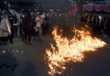 Miles de mujeres en México protestan por violación de policías a adolescente
