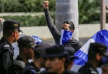 Médicos nicaragüenses protestan y piden cese de represión