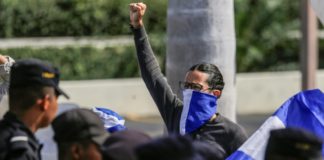 Médicos nicaragüenses protestan y piden cese de represión