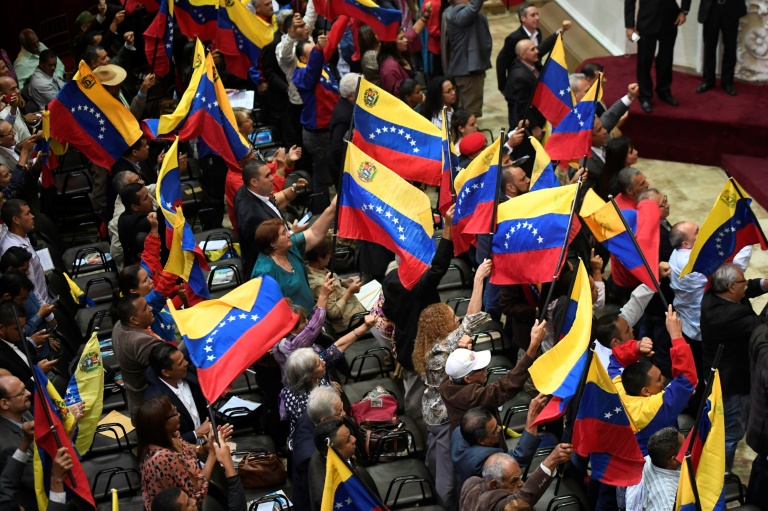 Oficialismo evaluará adelanto de elecciones parlamentarias en Venezuela