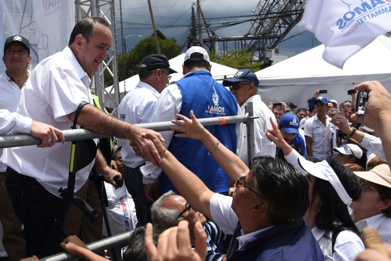 Presidenciable guatemalteco promete atacar causas de la migración a EEUU