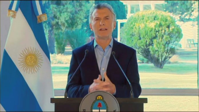 Presidente argentino aumenta salarios y baja impuestos tras revés electoral Presidente argentino aumenta salarios y baja impuestos tras revés electoral