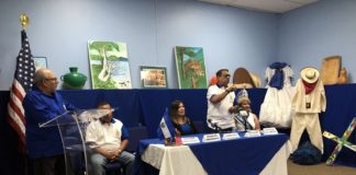 Salvadoreños en Los Ángeles celebran la independencia
