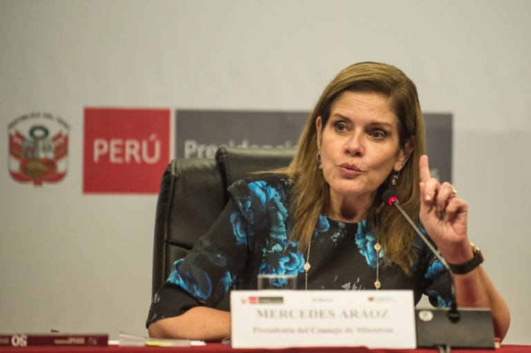 Vicepresidenta peruana renuncia a la bancada del gobierno