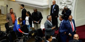 Arengas y acusaciones marcaron vuelta del chavismo al Parlamento venezolano