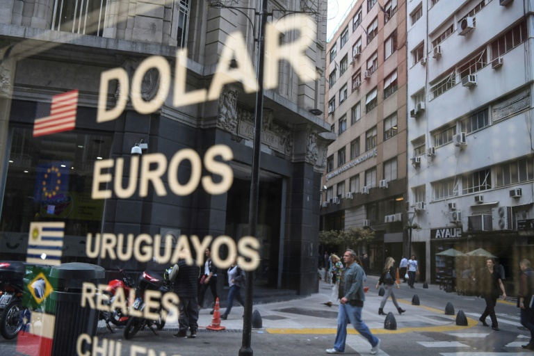Argentina lanza medidas de control de cambio para recuperar estabilidad