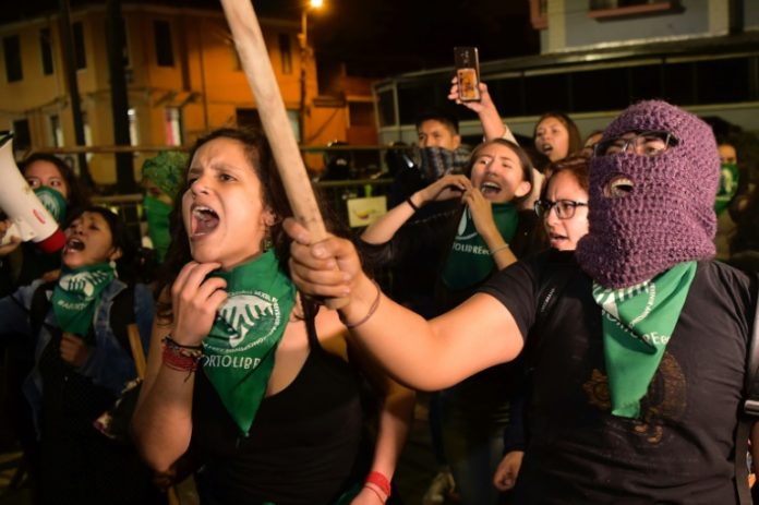 Congreso de Ecuador vota en contra de la despenalización del aborto