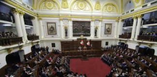 Congreso de Perú desestima ultimátum de Vizcarra, quien amenaza con disolverlo
