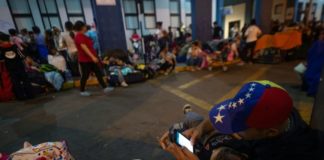 Ecuador emitirá permiso de tránsito para venezolanos con visa hacia otro país