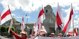 Educadores costarricenses paralizan labores contra proyectos que restringen huelgas