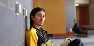 Estudiante de Cal State LA recibe premio por logro académico