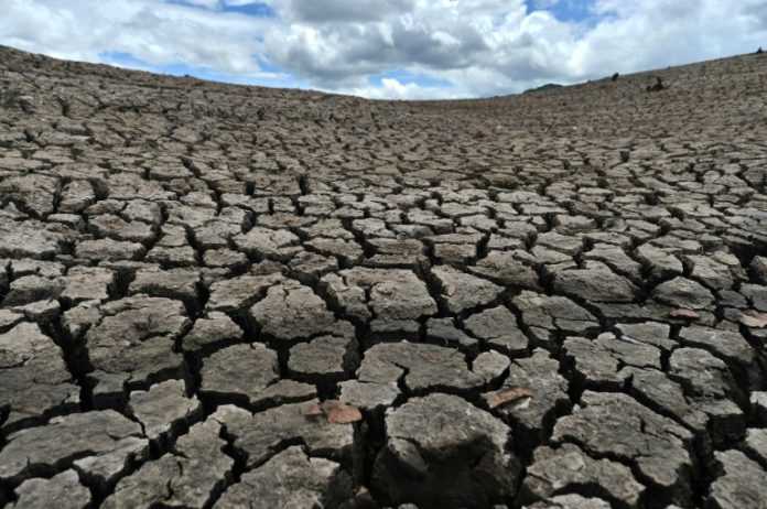 Hondureños reclaman por severos cortes de agua ante prolongada sequía