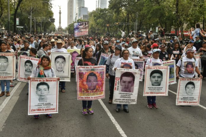 Liberan a presunto responsable de desaparición de los 43 jóvenes de Ayotzinapa en México