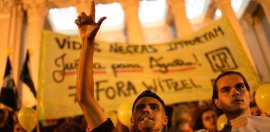 "Paren de matarnos": favelas protestan contra política de seguridad de Rio