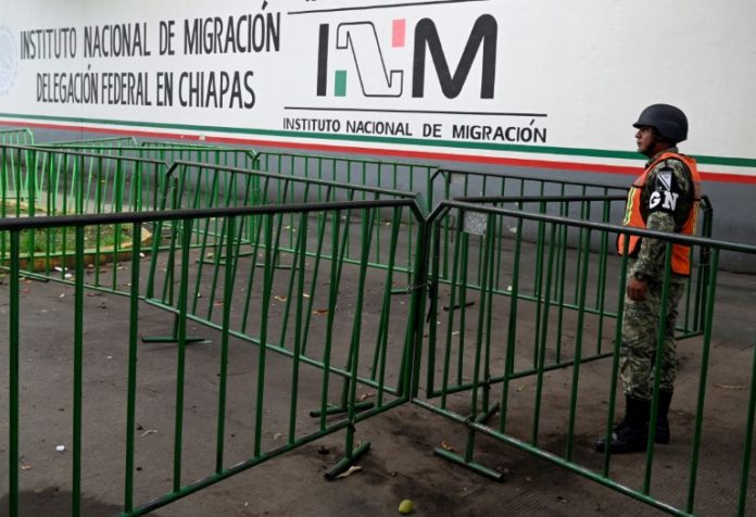 Policía en México detiene a grupo que llevaba ilegalmente a 175 migrantes rumbo a EEUU