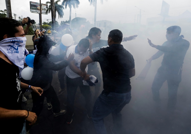 Policía impide marcha opositora en Nicaragua