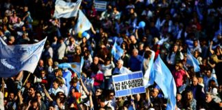 "Sí, se puede", coreó una multitud para reavivar la fe de Macri en su reelección