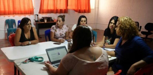 Violencia e intolerancia, el diario vivir de mujeres trans en El Salvador