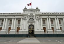 Corte de Perú acepta demanda de la oposición contra cierre del Congreso