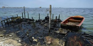 El Lago de Maracaibo, en Venezuela, un "constante derrame de crudo"